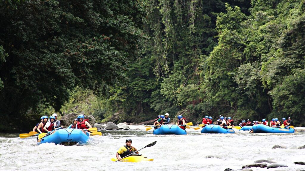 Rafting in pacuare river costa rica